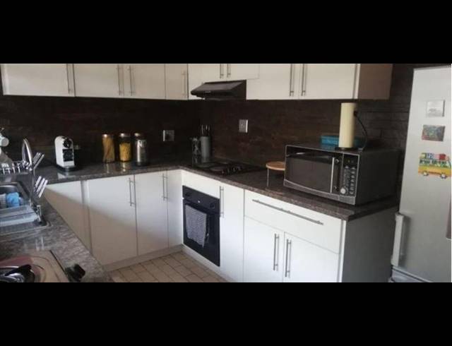 2 BEDROOM TOWNHOUSE FOR SALE IN BIRCHLEIGH